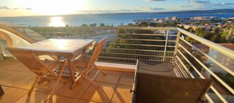T2 ⭐⭐⭐ Swimming pool, Parking, WiFi, Netflix, Air conditioning, Terrace EXTRA view!