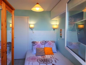 1 chambre, fer et planche Ă repasser, Wi-Fi gratuit, draps fournis