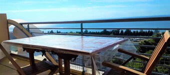 T2 ⭐⭐⭐ Swimming pool, Parking, WiFi, Netflix, Air conditioning, Terrace EXTRA view!