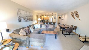 Beaver Creek West K-3 Living room and kitchen