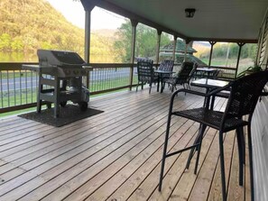 Outdoor dining - Stillwater on the New- Riverfront, New River Gorge - 5BR/2BA, Wi-Fi, Huge Porch (Hinton)