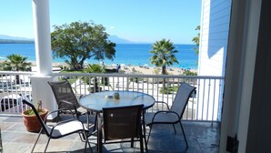 Leilighet, 2 soverom, strandutsikt | Terrasse/patio