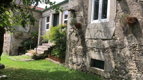 Gite avec piscine près de la rivière