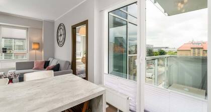 Spacious Apartment with Balcony | Close to Main Station