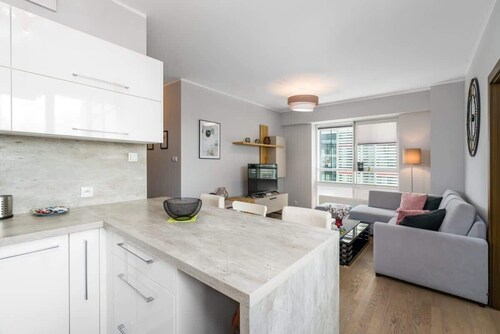 Spacious Apartment with Balcony | Close to Main Station