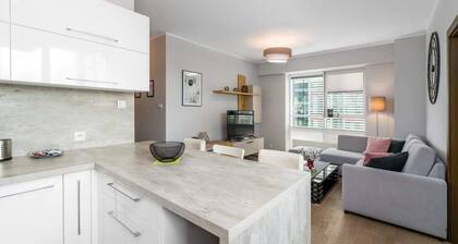 Spacious Apartment with Balcony | Close to Main Station