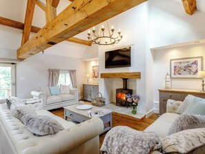 Fireplace - 4 bedroom accommodation in Bradbourne, near Ashbourne (Bradbourne, near Ashbourne)