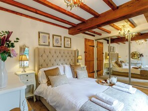 4 bedrooms, free WiFi, bed sheets - 4 bedroom accommodation in Bradbourne, near Ashbourne (Bradbourne, near Ashbourne)