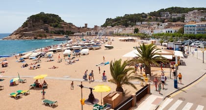 APARTMENT SEA VIEWS ON THE BEACH 3