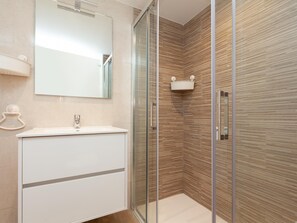 Haartrockner, Handtücher, Toilettenpapier