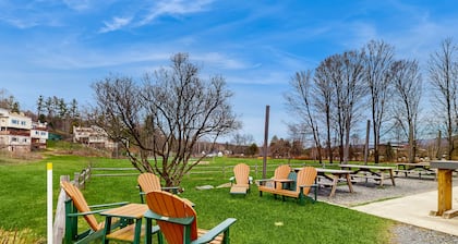 Escapada radiante para perros con una ubicación privilegiada cerca de Stowe Mountain Resort