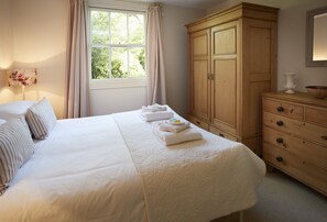 2 dormitorios, tabla de planchar con plancha, wifi y ropa de cama