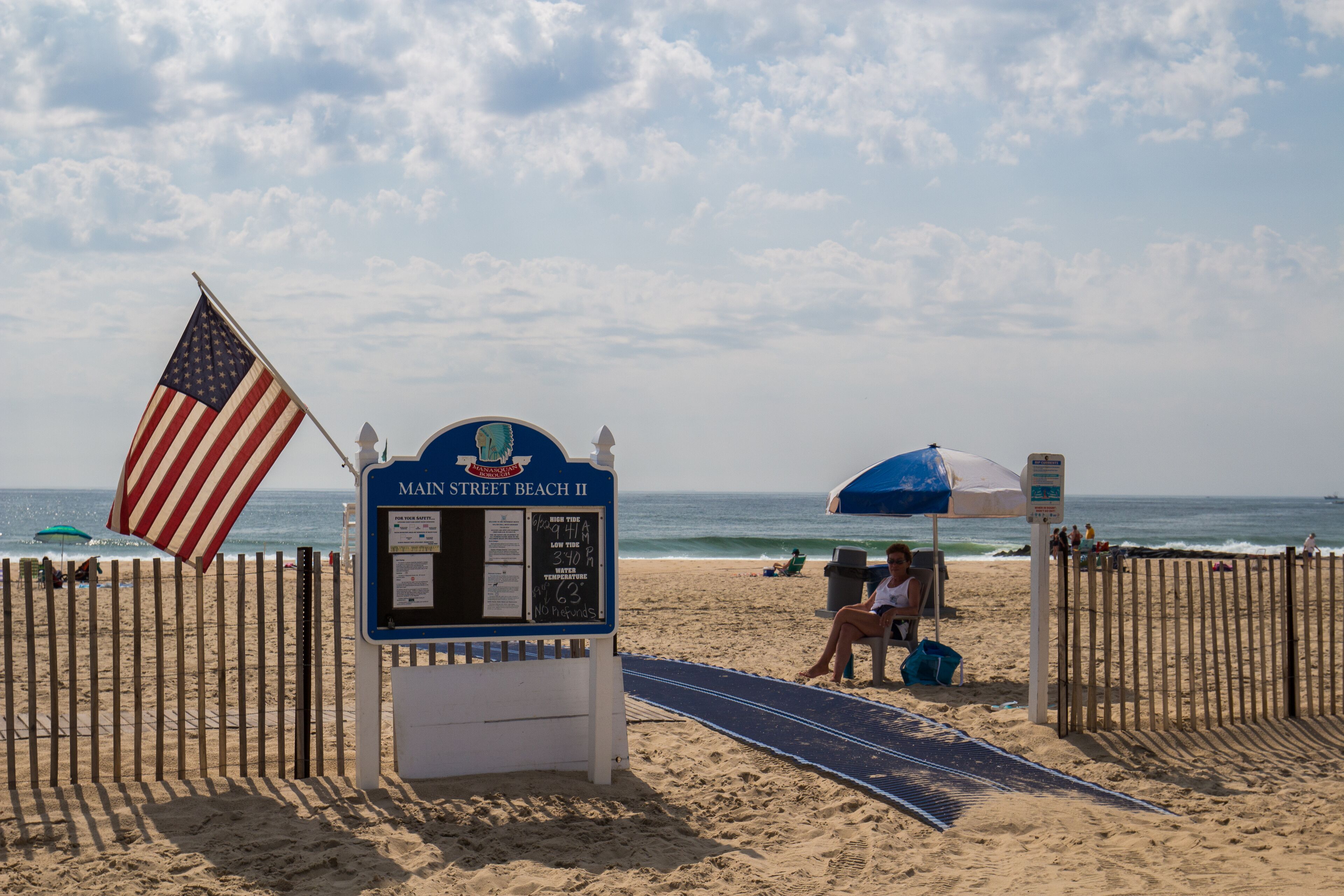Beautiful Large Manasquan Beach House. On Lagoon. Short Walk To Beach.