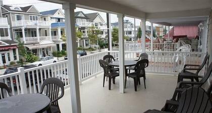 Cozy 4 Bed 2 Bath Pet Friendly Condo
