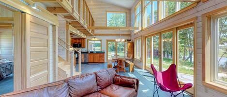 Televisión y chimenea