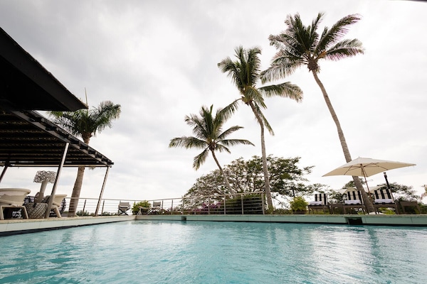 Piscine extérieure, piscine chauffée