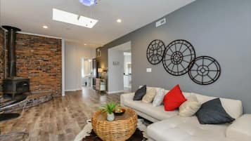 Smart TV y chimenea