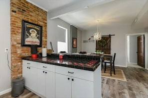 Fridge, microwave, oven, stovetop - Top of Geyer apartment (St. Louis)
