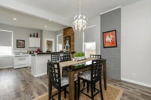 Dining - Top of Geyer apartment (St. Louis)