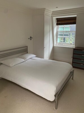 2 habitaciones, tabla de planchar con plancha, wifi y ropa de cama