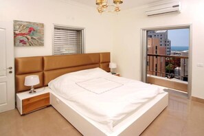 3 bedrooms, iron/ironing board, travel crib, free WiFi - Apartment/ flat - Tel Aviv Sea View Luxury Apartment (Tel Aviv)