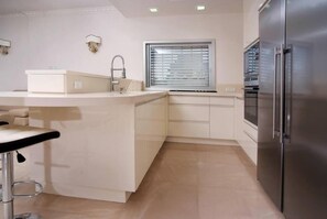 Fridge, microwave, oven, stovetop - Apartment/ flat - Tel Aviv Sea View Luxury Apartment (Tel Aviv)