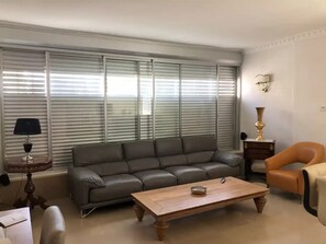 Interior - Apartment/ flat - Tel Aviv Sea View Luxury Apartment (Tel Aviv)