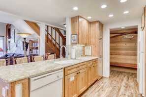 Interior - Comfy Rental Condo with a Shared Hot Tub, Sauna, and Seasonal Pool (Mammoth Lakes)