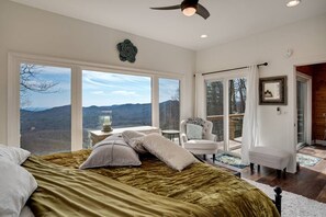 6 chambres, bureau, fer et planche à repasser, lit parapluie