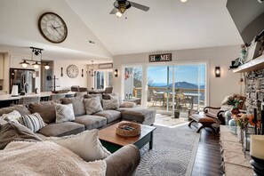 Télévision, cheminée, table de tennis de table