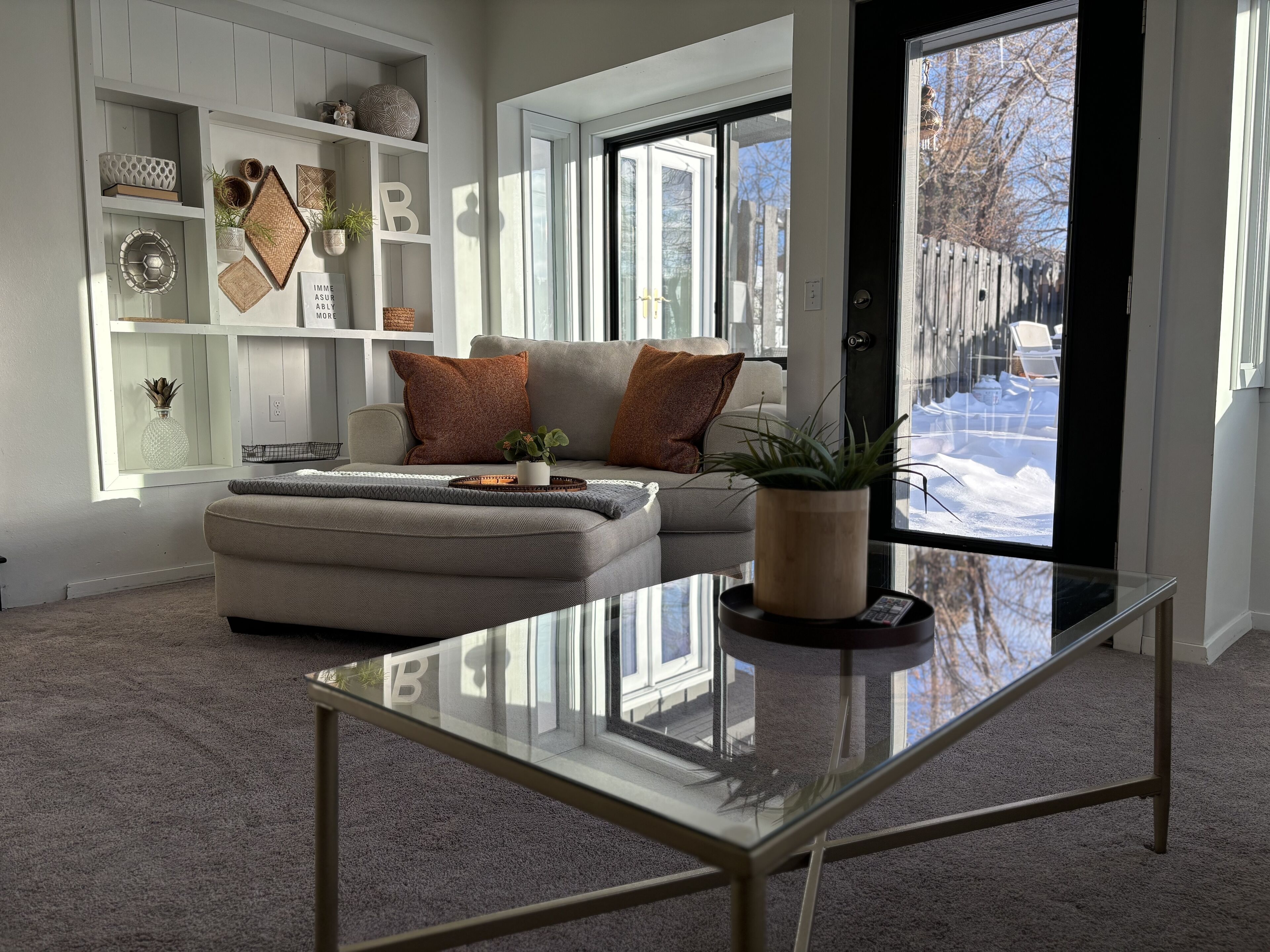 Smart TV, fireplace, table tennis