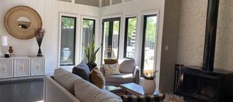 Next to Spearfish City Park, Spearfish Canyon and Downtown. Private Hot Tub!!!!