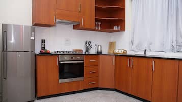 Fridge, microwave, oven, stovetop