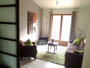 TV, DVD player, ping pong, books