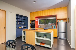 Fridge, microwave, oven, stovetop - Wharekaretu Holiday Home (Nelson City)