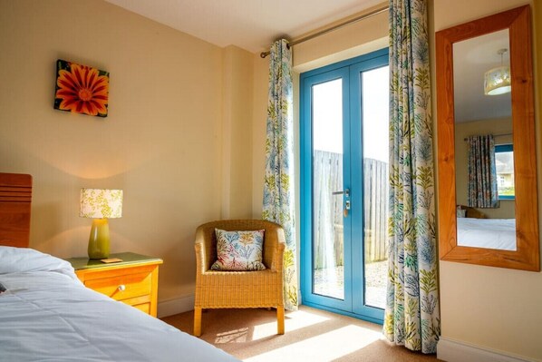 5 habitaciones, tabla de planchar con plancha y wifi gratis 