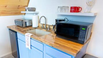 Fridge, microwave, coffee/tea maker, toaster