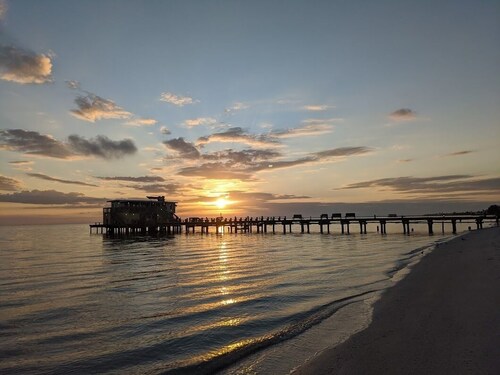 White Pearl-Premier AMI Home with Amazing Sunset Views and Great Reviews