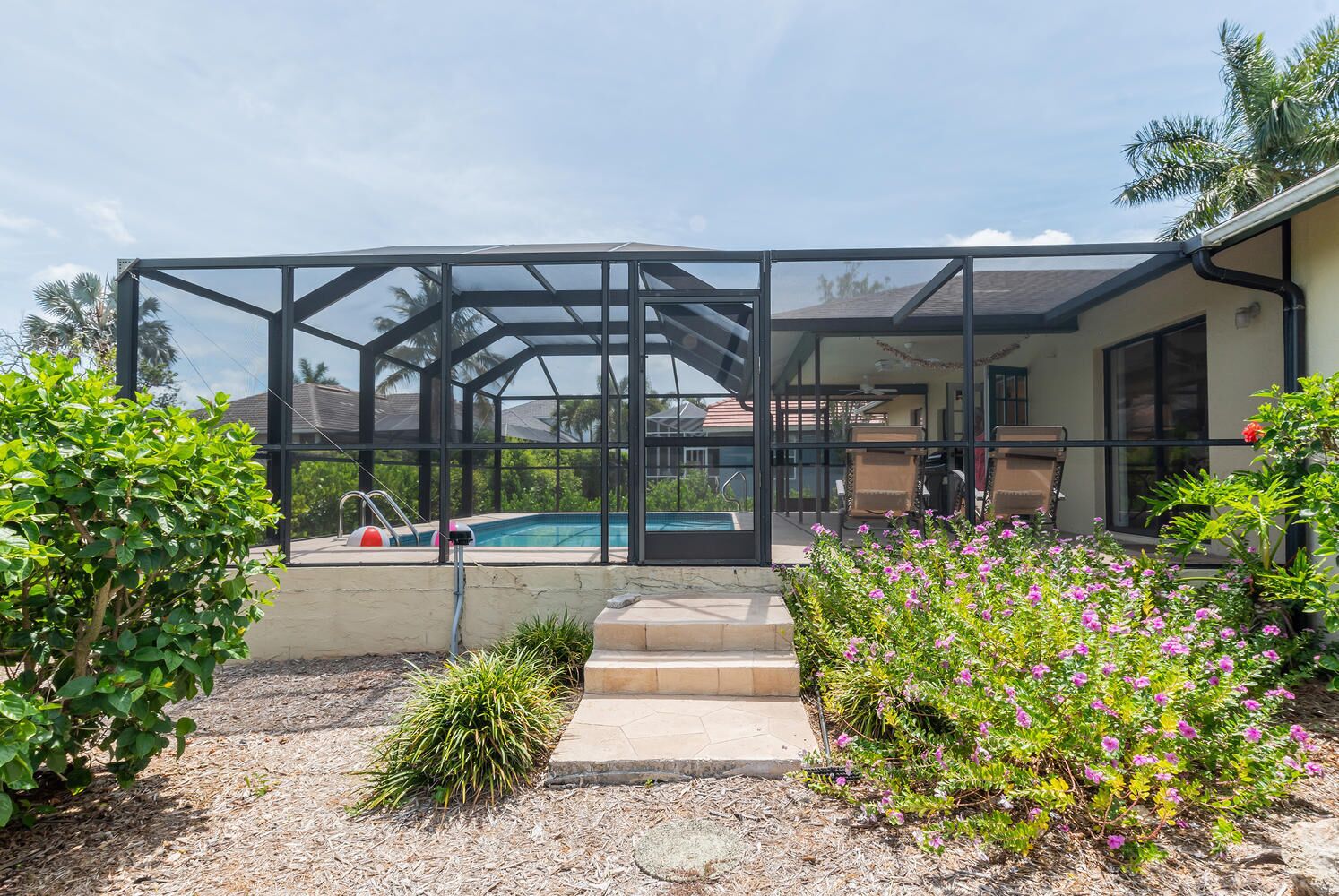 Convenient walking location close to restaurants, shopping, and more