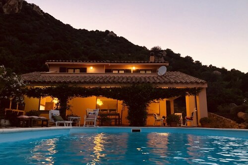 VILLA BELLAVISTA with private pool and sea view, a few km from Villasimius