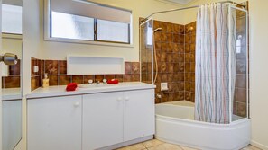 Bathtub, jetted bath, towels