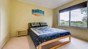 6 bedrooms, iron/ironing board, travel cot, Internet