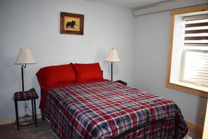 4 bedrooms, iron/ironing board, free WiFi, bed sheets