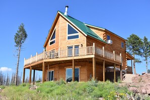 Exterior - You'll love the amazing views at the Hummingbird Hideaway! (Fort Garland)