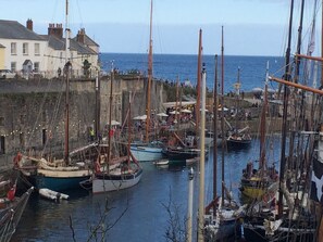Marina - Quay Courtyard, cottage on Quay Road, alongside Charlestown Harbour. (Charlestown)