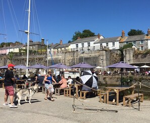 Outdoor dining - Quay Courtyard, cottage on Quay Road, alongside Charlestown Harbour. (Charlestown)
