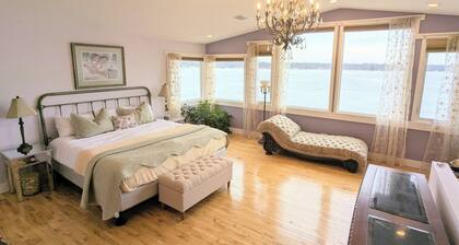 Custom ~ Unique, Lakefront - Panoramic, HotTub-Swim-Dock veneesi, perheystävällinen