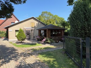 Exterior - modernized cottage in Wiek Rügen quiet with covered pavilion (Wiek)