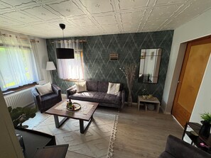 TV, table tennis, books - modernized cottage in Wiek Rügen quiet with covered pavilion (Wiek)