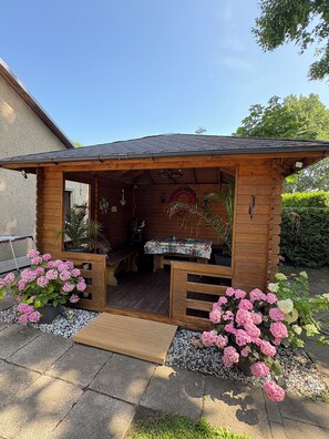 Terrace/patio - modernized cottage in Wiek Rügen quiet with covered pavilion (Wiek)